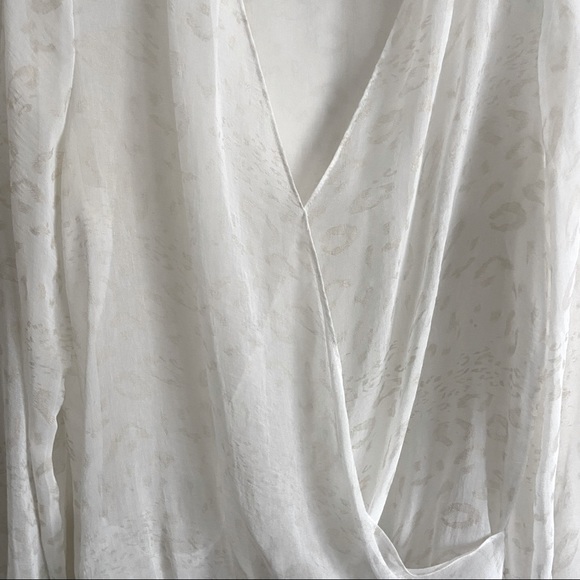 Rieley White Draped  Top/blouse size M - Picture 5 of 7